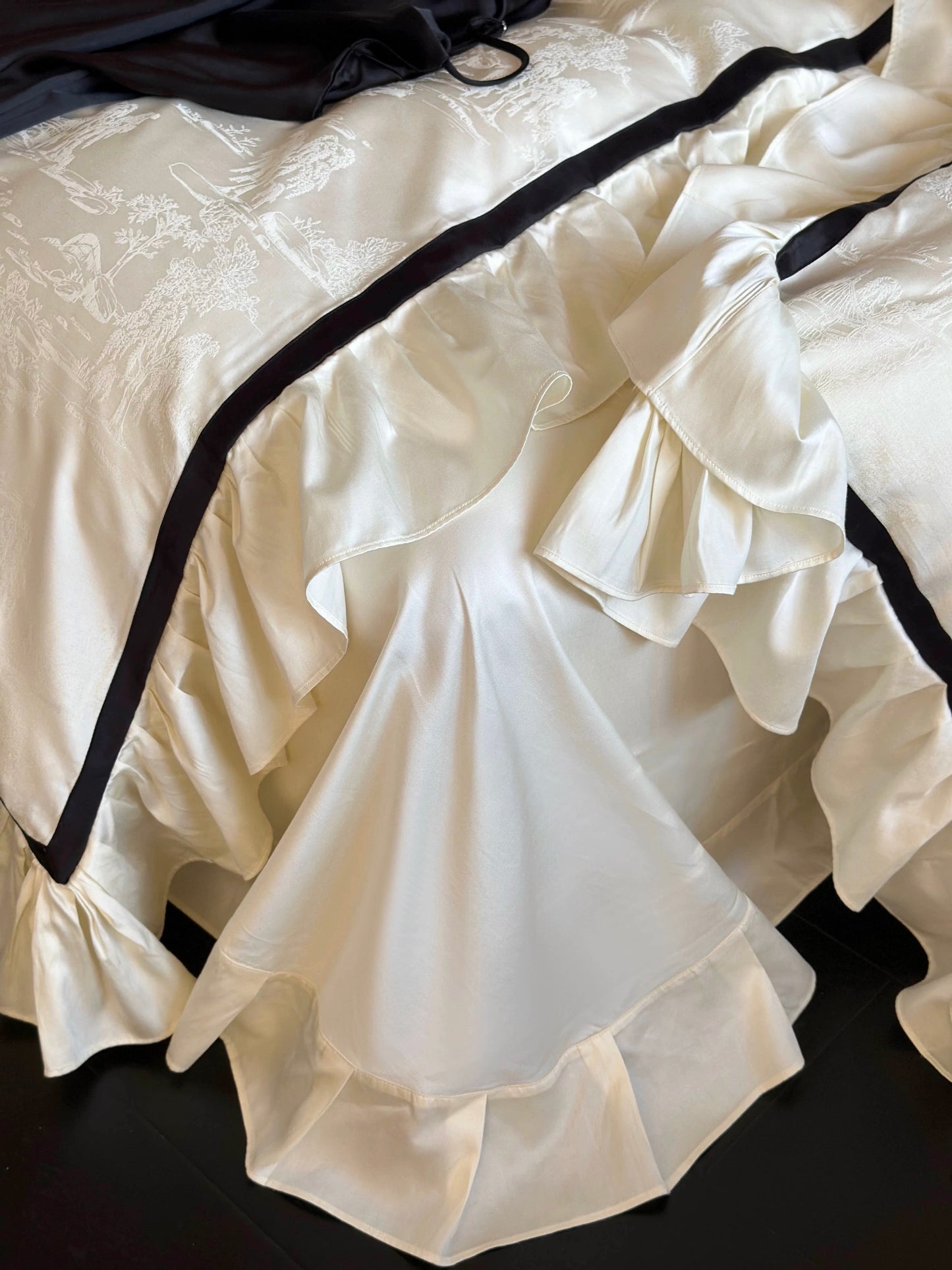 Madeline Bedsheet Set